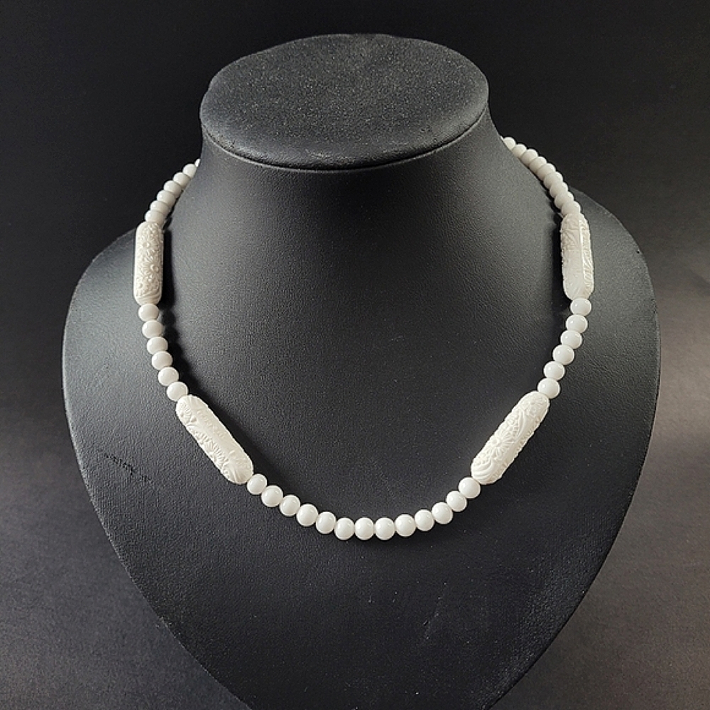 Vintage white beaded necklace with floral beads